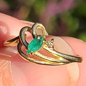 10kt gold emerald diamond Vintage ring